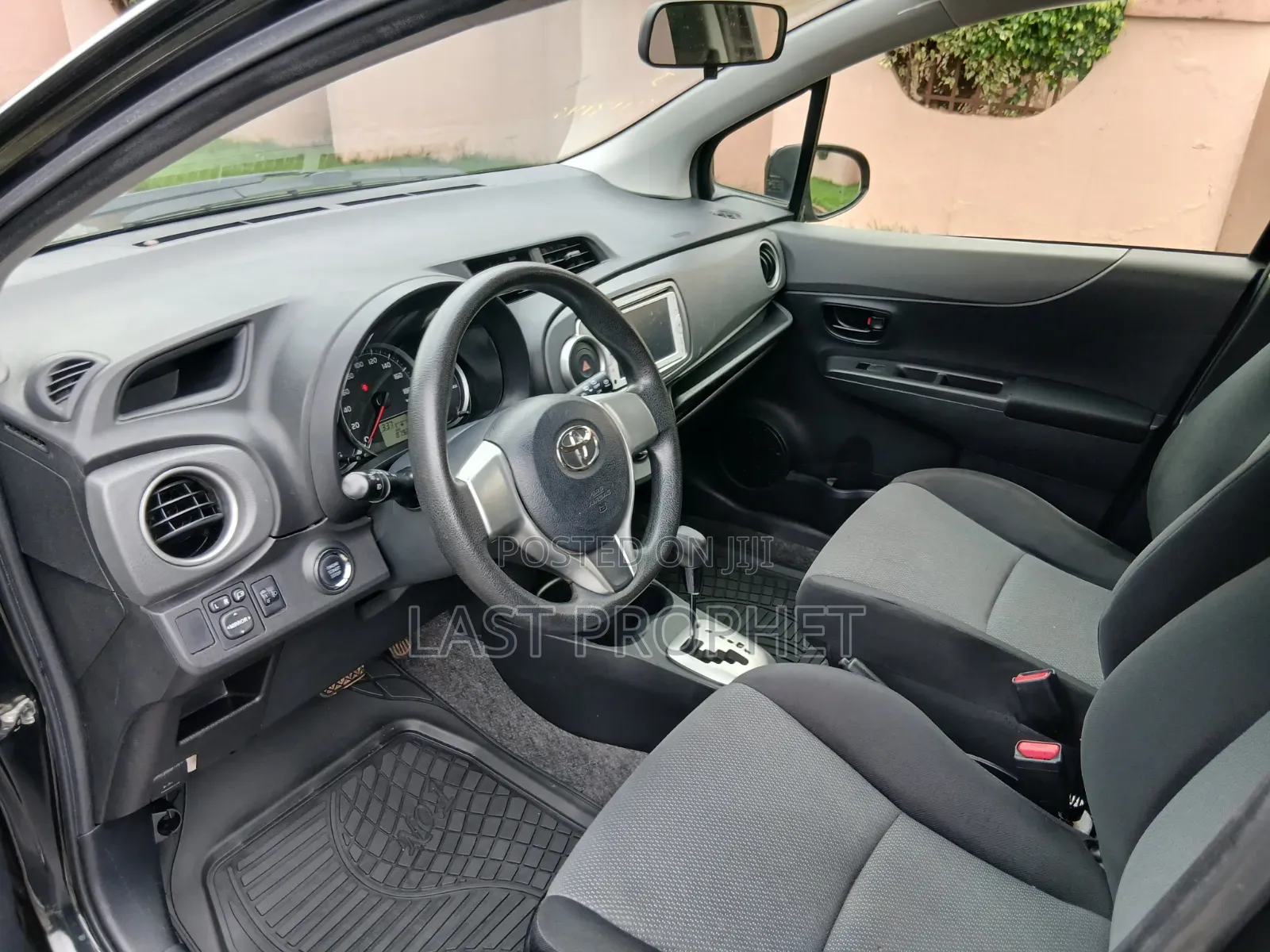 Toyota Vitz 1.0 FWD 5dr 2014 Black