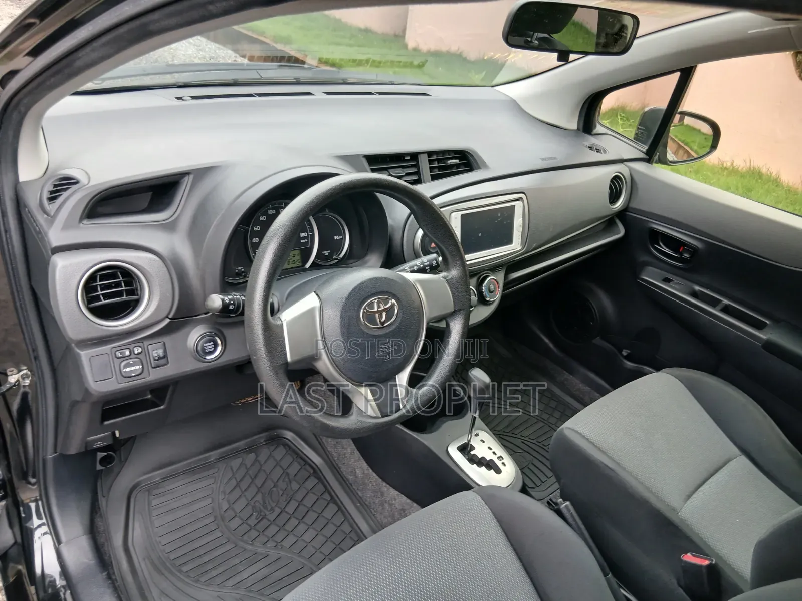 Toyota Vitz 1.0 FWD 5dr 2014 Black