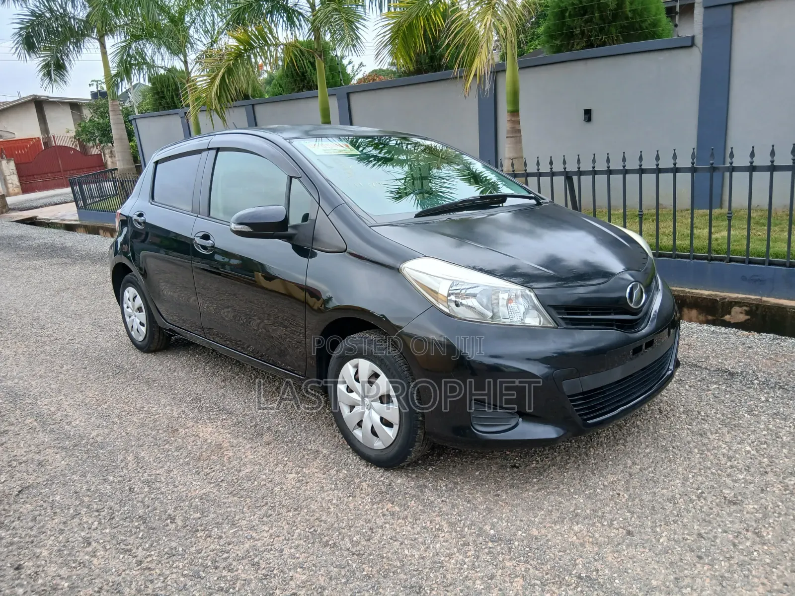 Toyota Vitz 1.0 FWD 5dr 2014 Black