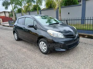Toyota Vitz 1.0 FWD 5dr 2014 Black
