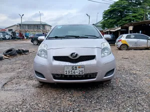 Toyota Vitz 1.3 FWD 5dr 2010 Silver