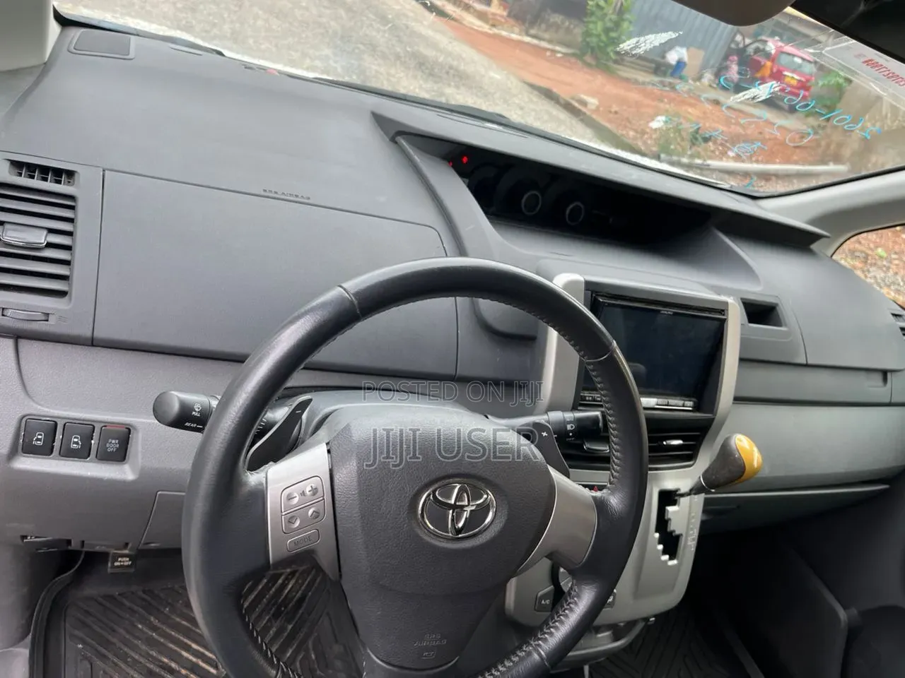 Toyota Voxy 2010 White