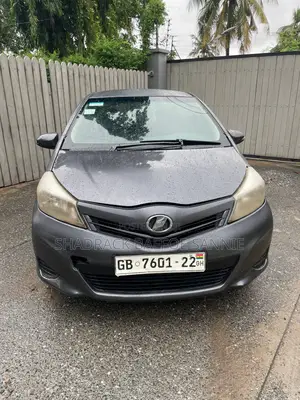 Toyota Vitz 1.3 AWD 3dr 2012 Gray