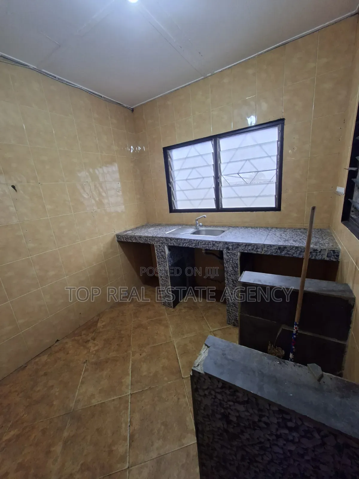 1bdrm Apartment in Dome , K. Boat, Ga East Municipal for rent