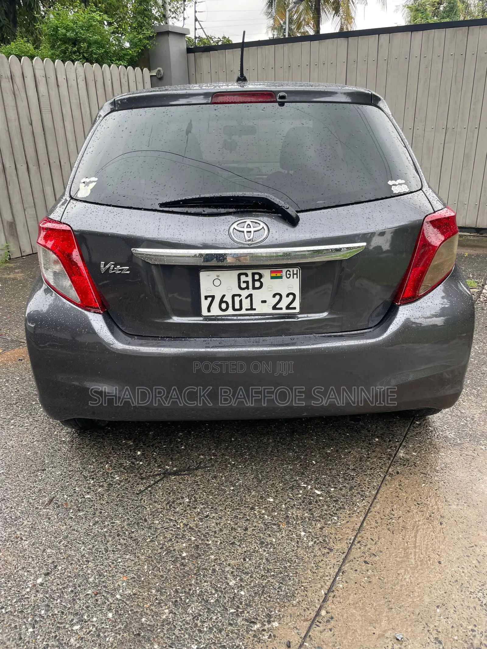 Toyota Vitz 1.3 AWD 3dr 2012 Gray