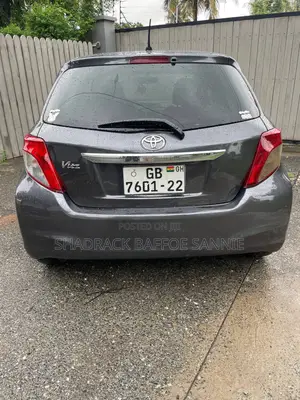 Toyota Vitz 1.3 AWD 3dr 2012 Gray