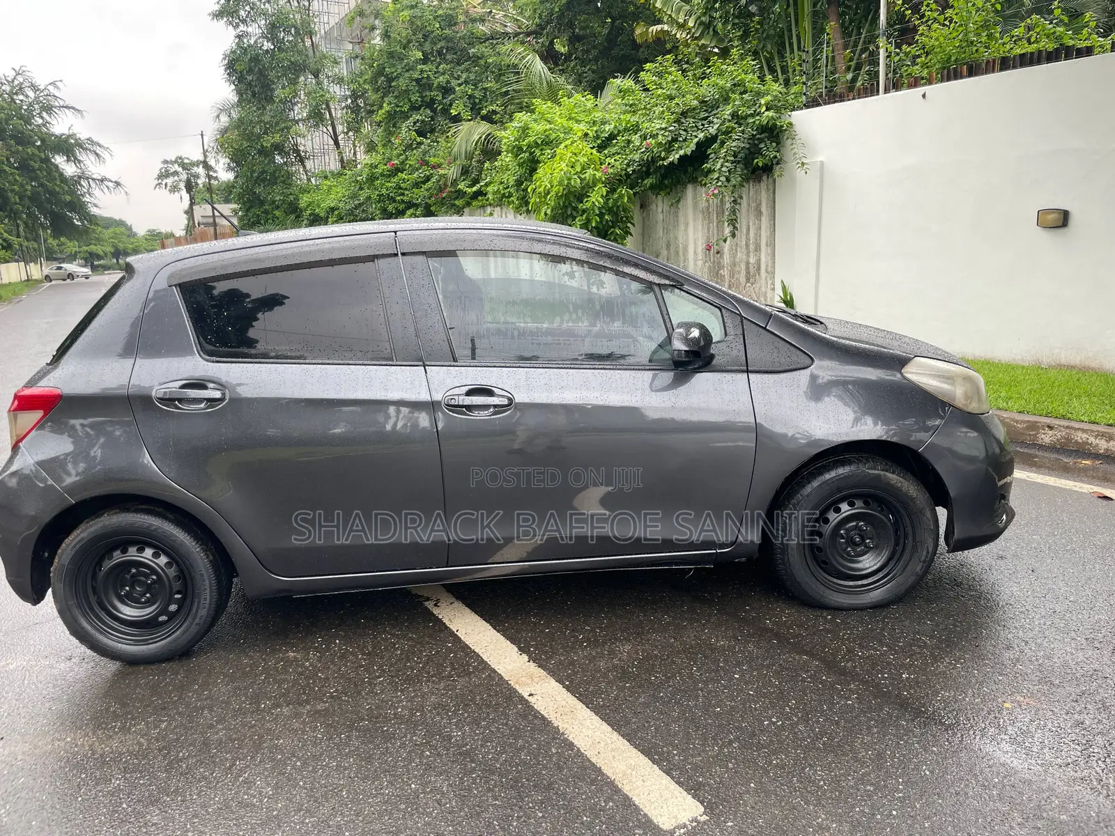 Toyota Vitz 1.3 AWD 3dr 2012 Gray