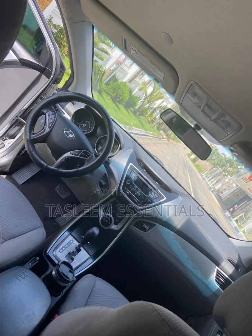 Hyundai Elantra Limited Sedan FWD (1.8L 4cyl 6A) 2013 Gray