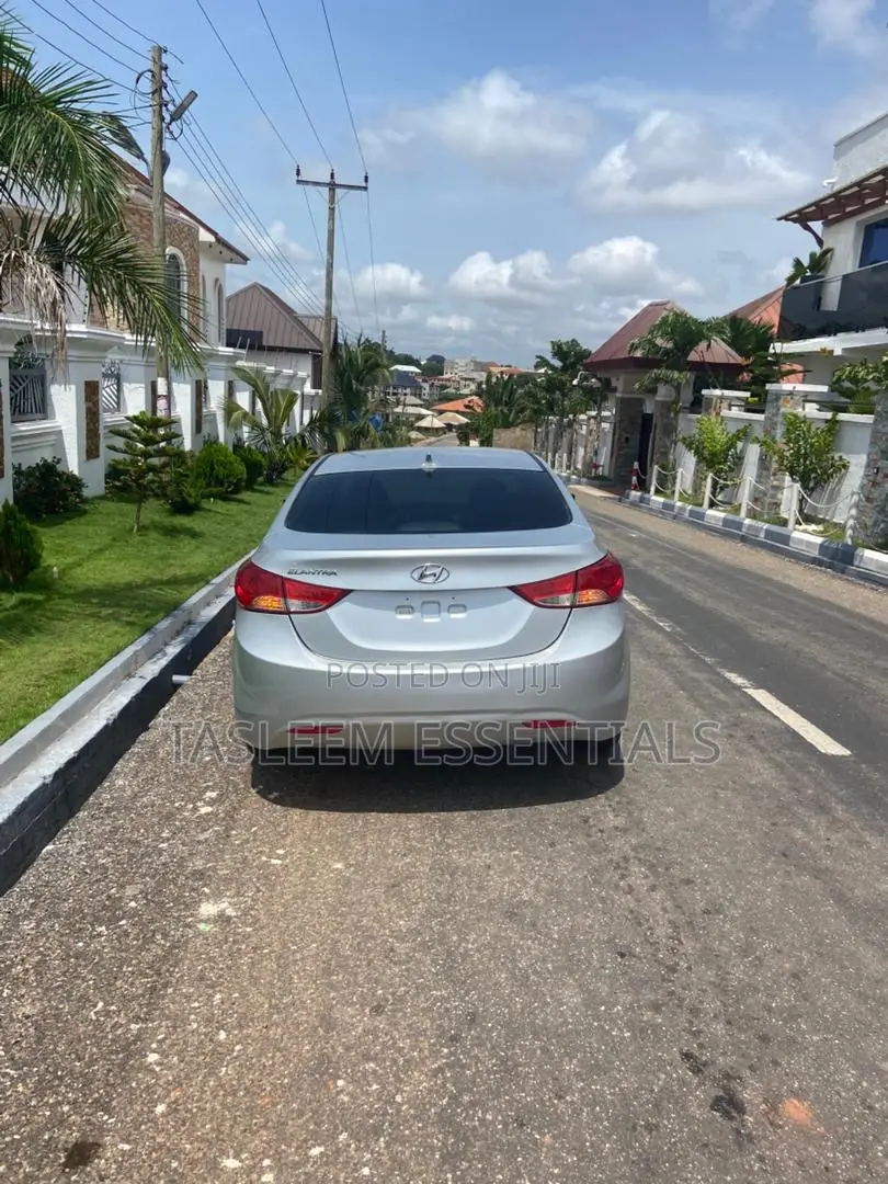 Hyundai Elantra Limited Sedan FWD (1.8L 4cyl 6A) 2013 Gray