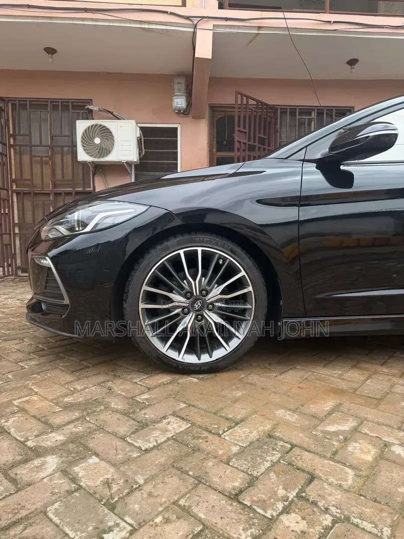 Hyundai Elantra 2017 Black