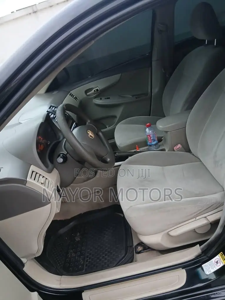 Toyota Corolla LE 4dr Sedan (1.8L 4cyl 4A) 2010 Black