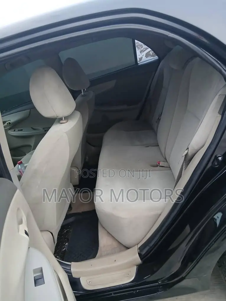 Toyota Corolla LE 4dr Sedan (1.8L 4cyl 4A) 2010 Black