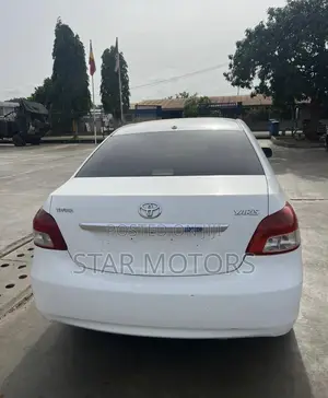 Toyota Yaris 2011 White