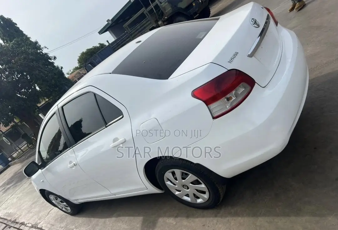Toyota Yaris 2011 White