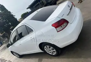 Toyota Yaris 2011 White