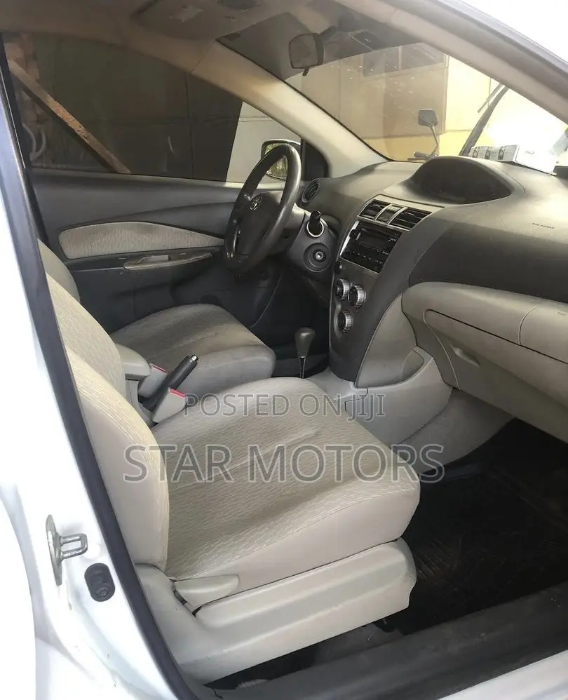 Toyota Yaris 2011 White