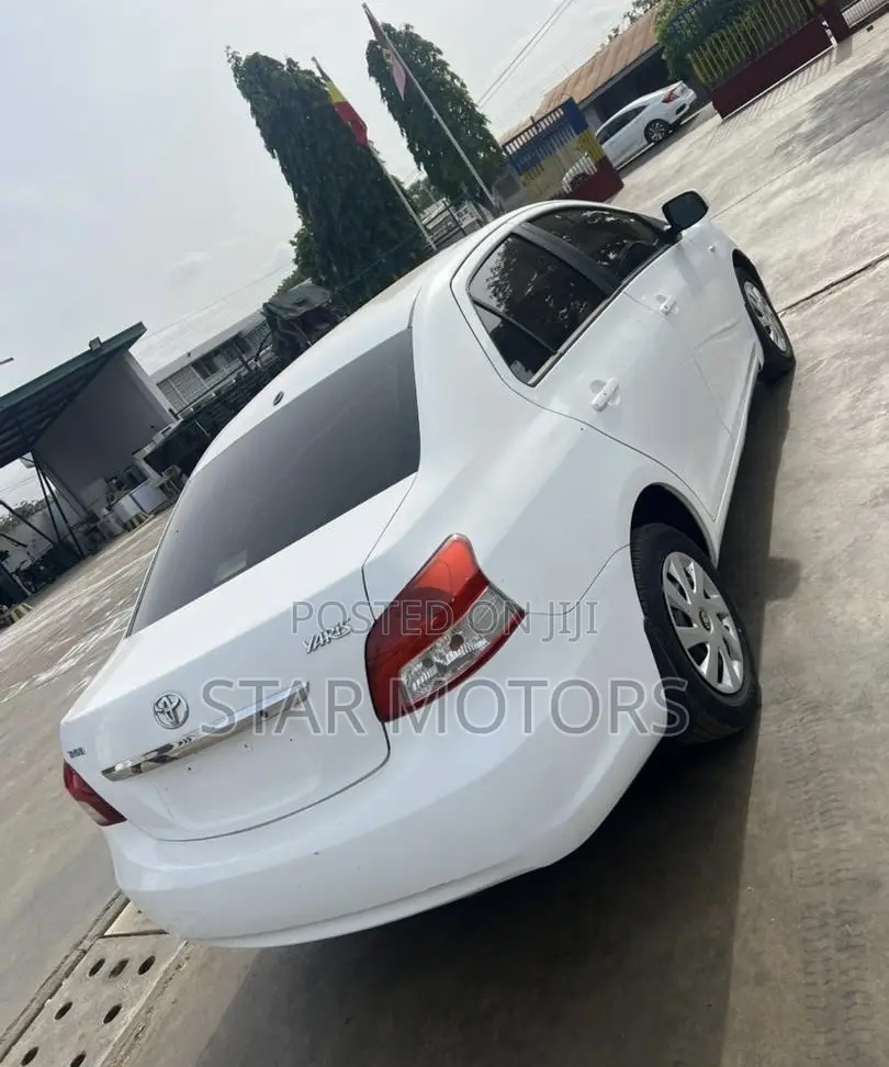 Toyota Yaris 2011 White