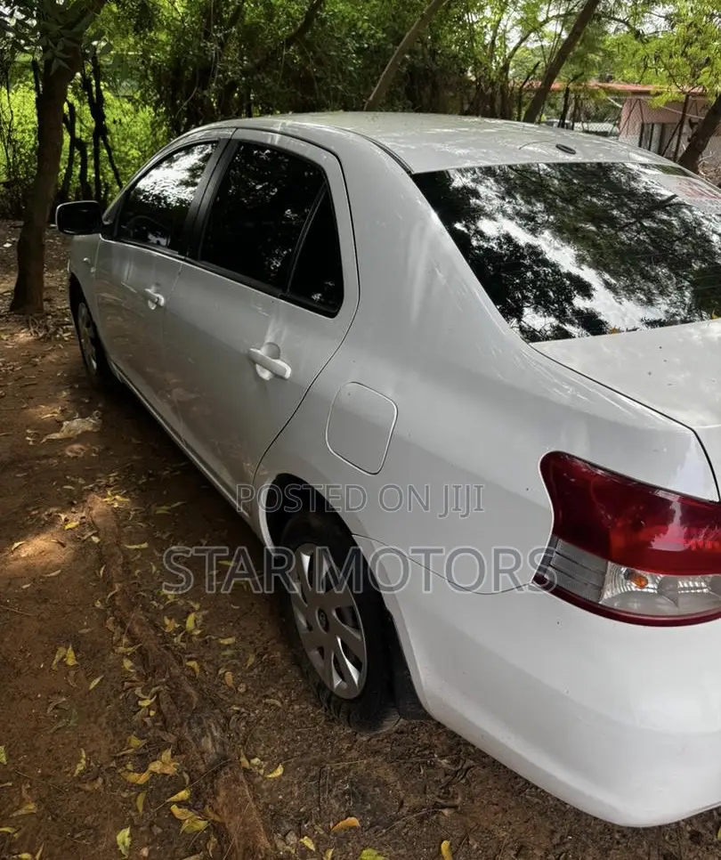 Toyota Yaris 2011 White