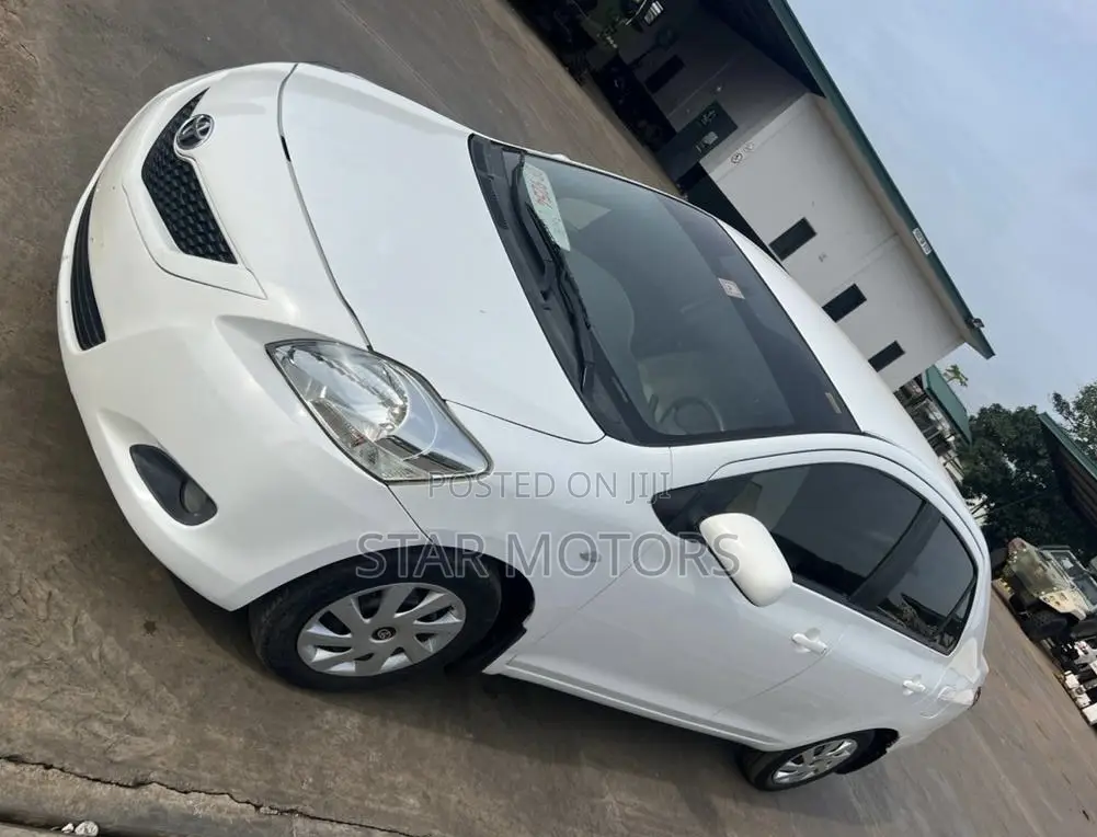 Toyota Yaris 2011 White