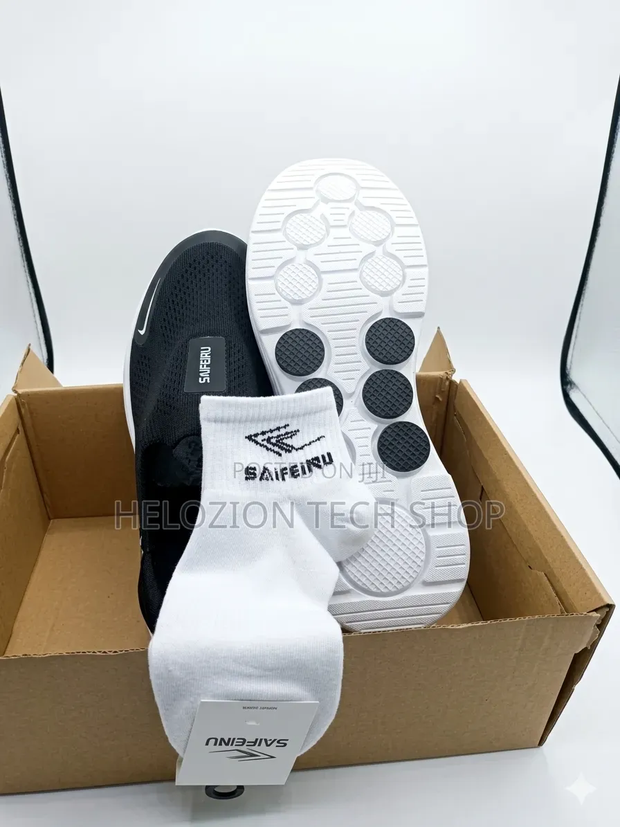 Sports/ Casual Shoes + Free Socks