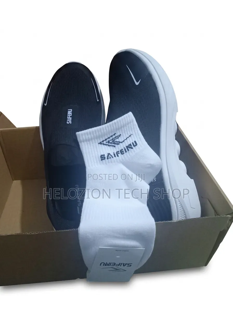 Sports/ Casual Shoes + Free Socks