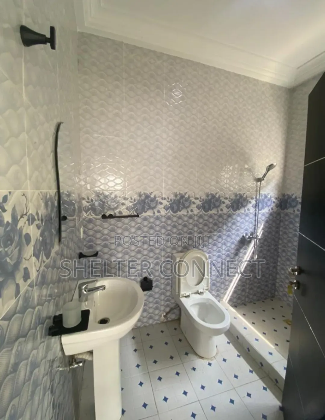 4bdrm Duplex in East Legon Hills, School Junction for rent