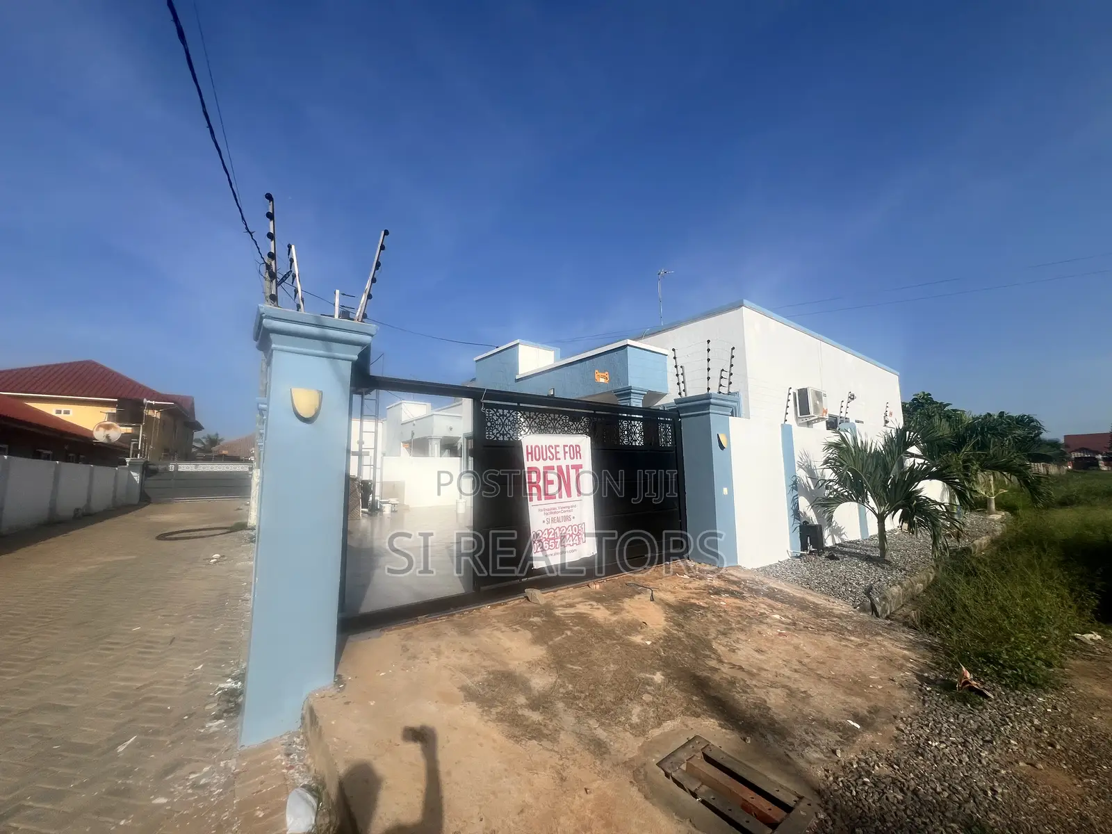 3bdrm House in Modern Home, Baatsona Total for rent
