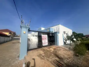3bdrm House in Modern Home, Baatsona Total for rent