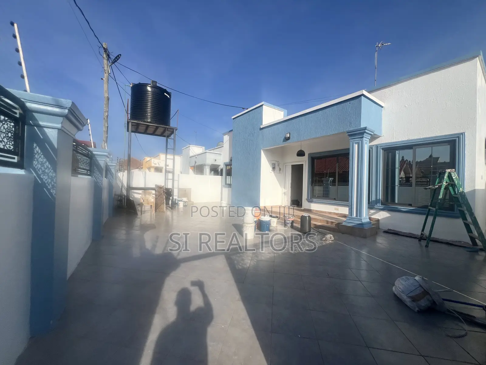 3bdrm House in Modern Home, Baatsona Total for rent
