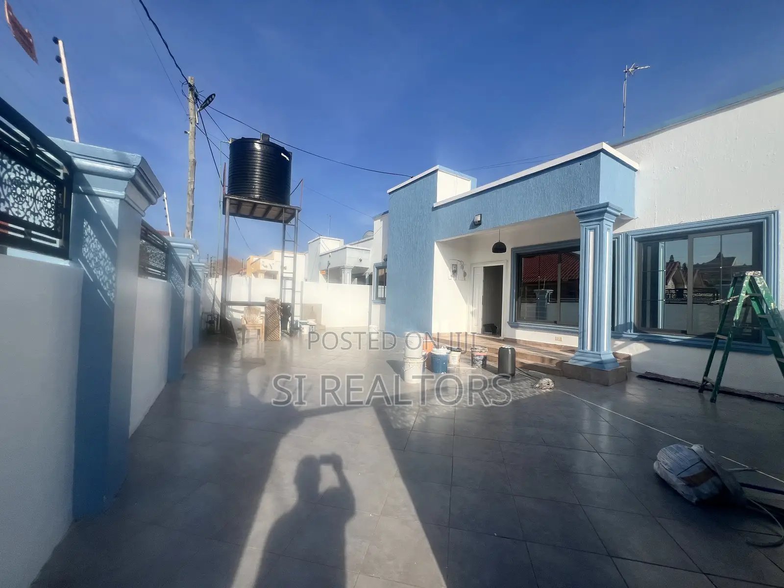 3bdrm House in Modern Home, Baatsona Total for rent