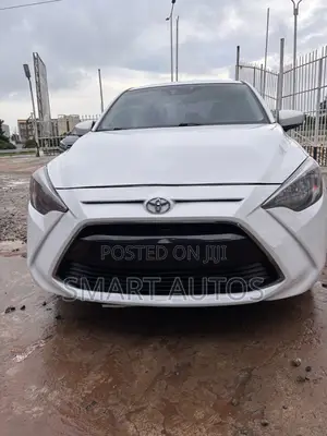 Toyota Yaris LE Sedan 4dr 2019 White