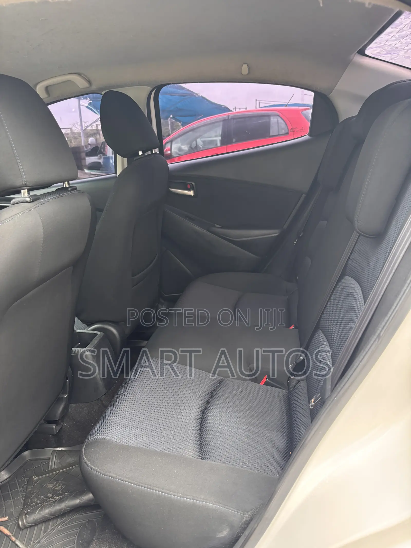 Toyota Yaris LE Sedan 4dr 2019 White