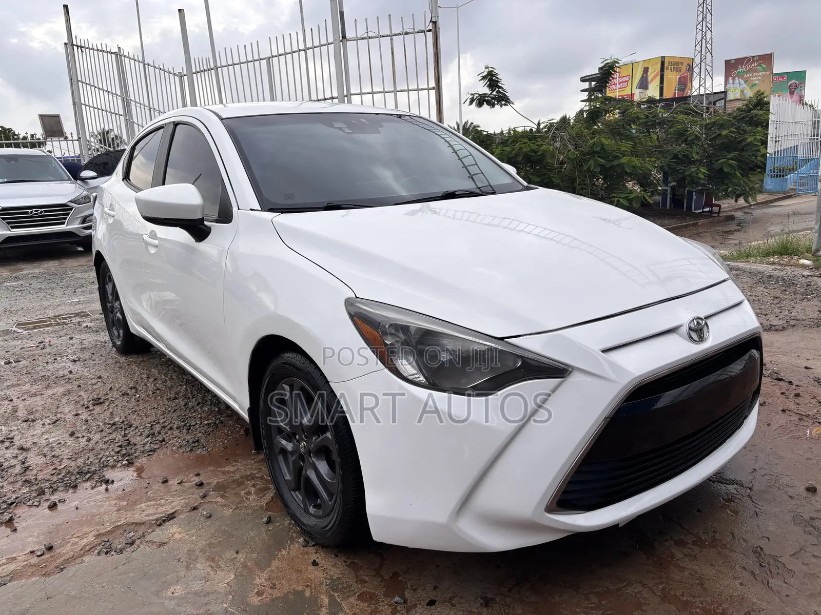 Toyota Yaris LE Sedan 4dr 2019 White