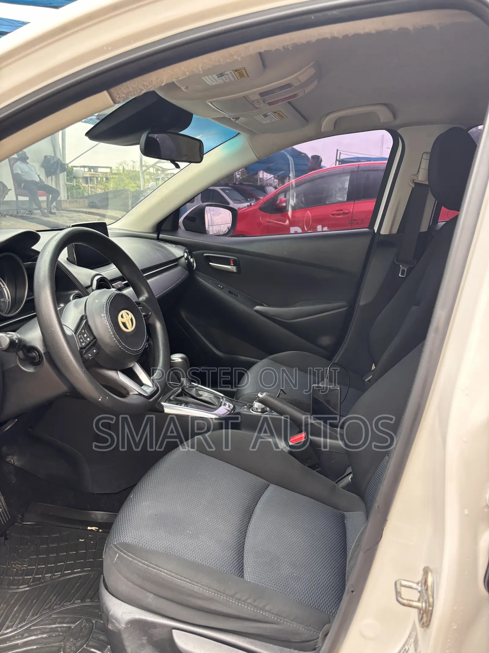 Toyota Yaris LE Sedan 4dr 2019 White