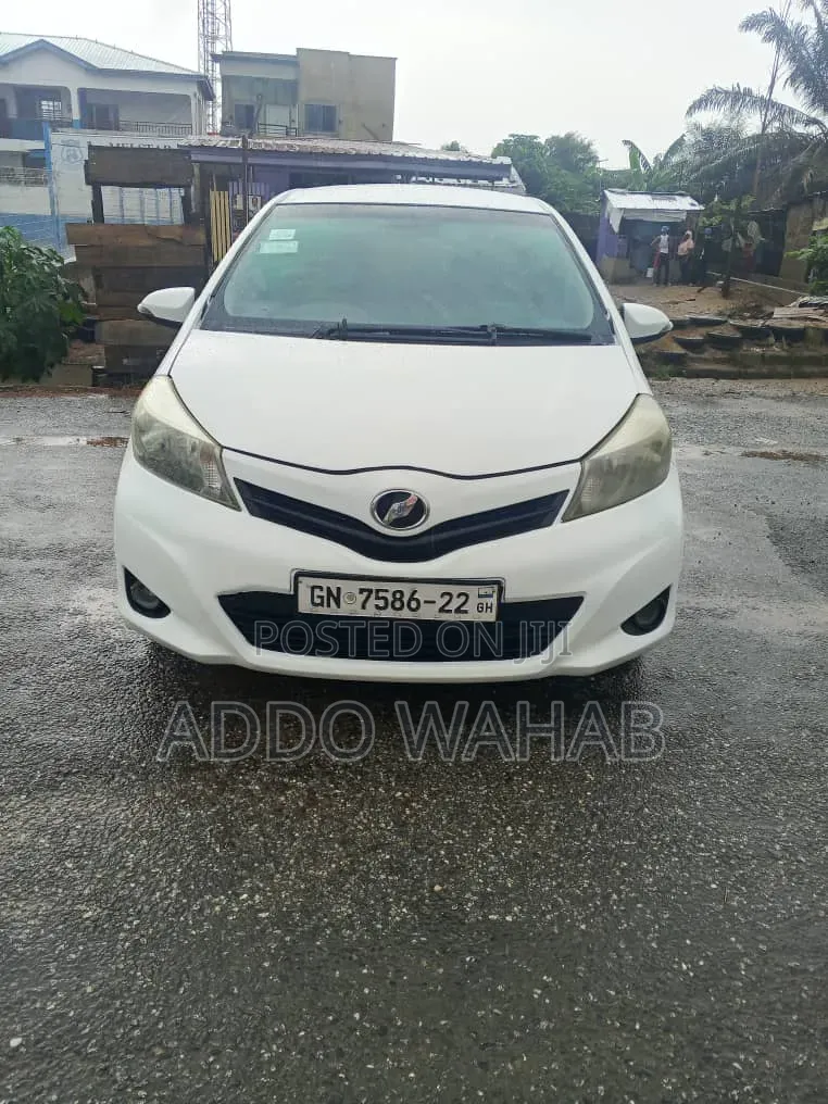 Toyota Vitz 1.3 AWD 5dr 2010 White