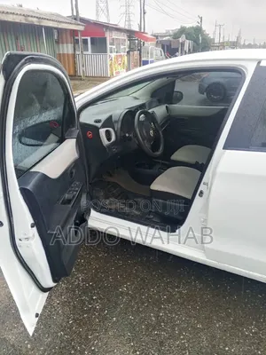 Toyota Vitz 1.3 AWD 5dr 2010 White