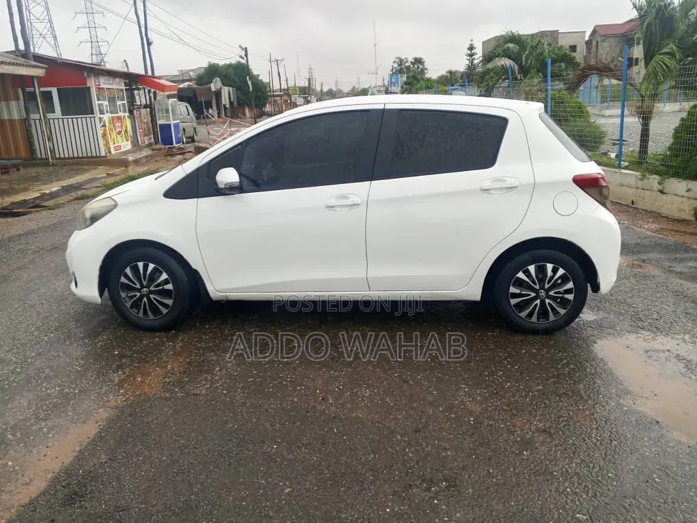 Toyota Vitz 1.3 AWD 5dr 2010 White