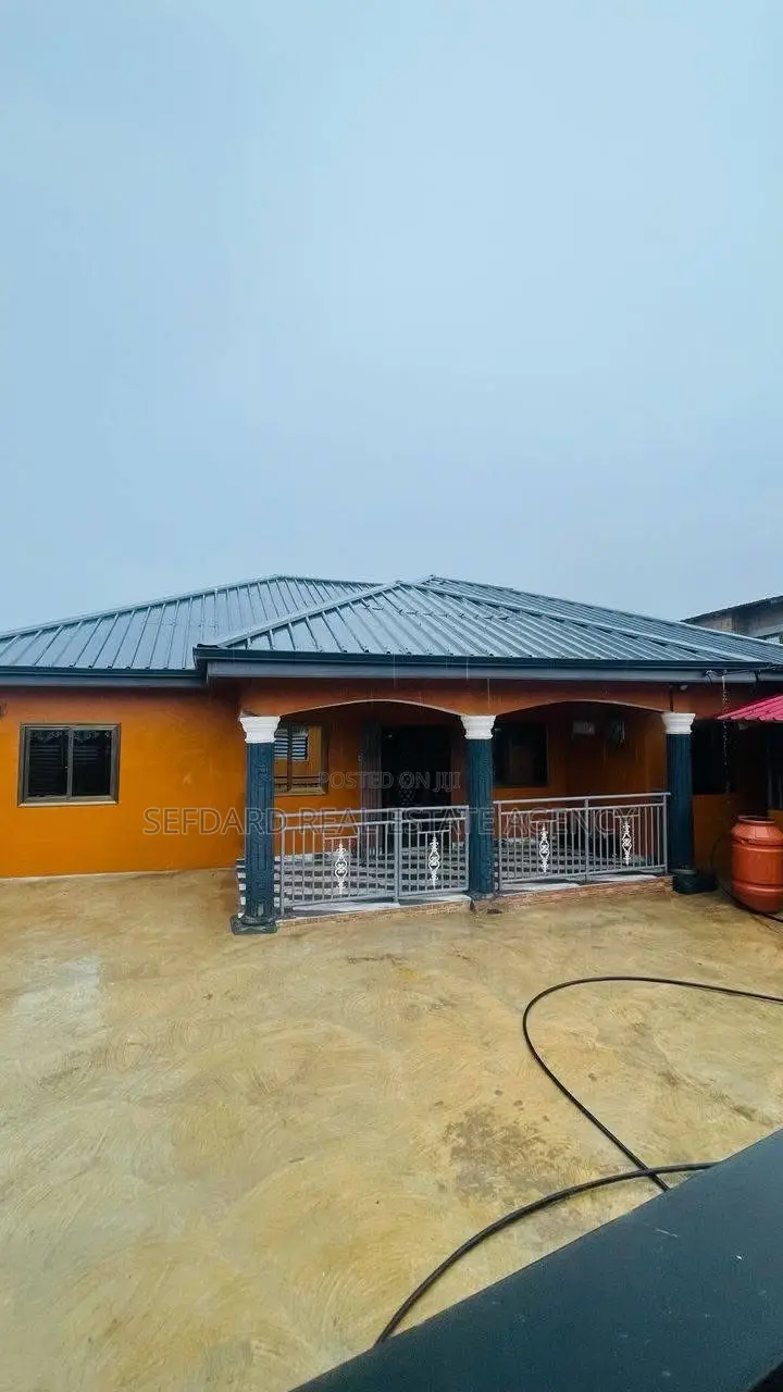 4bdrm House in Sefdard Properties, Pokuase for rent