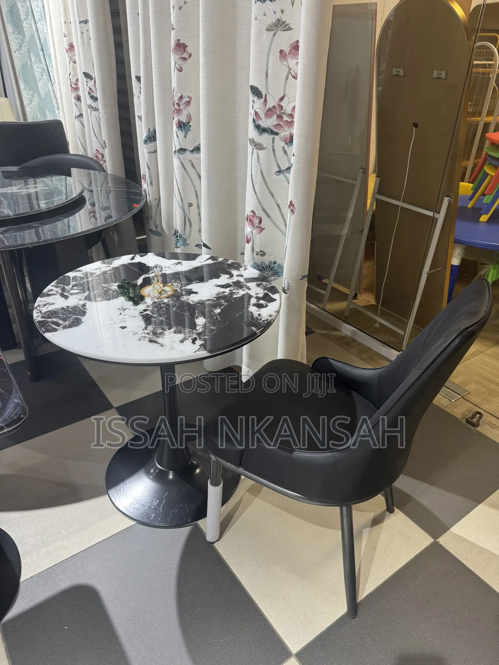 Executive Chair and Table