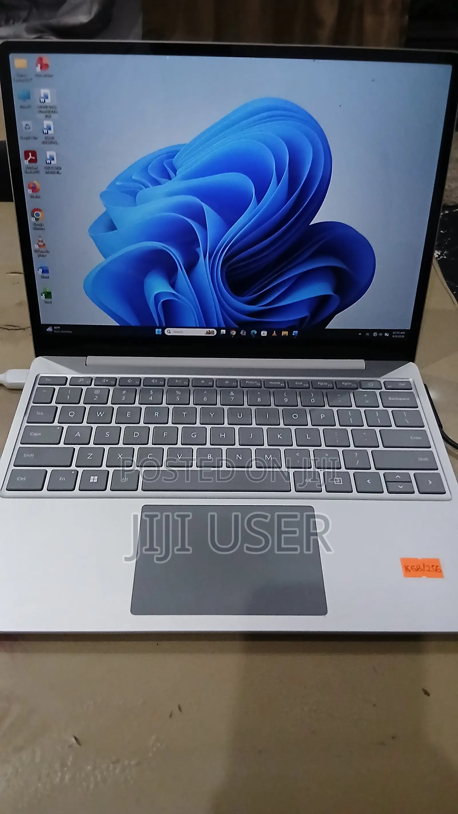 New Laptop Microsoft Surface Go 2 16GB Intel Core i5 HDD 256GB