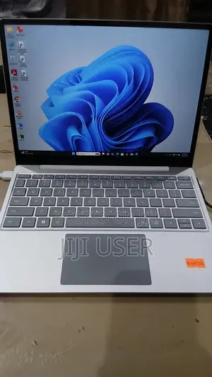 New Laptop Microsoft Surface Go 2 16GB Intel Core i5 HDD 256GB