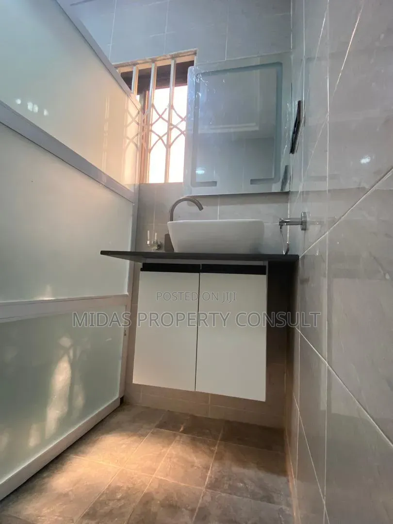 4bdrm House in Kwabenya Acp for sale