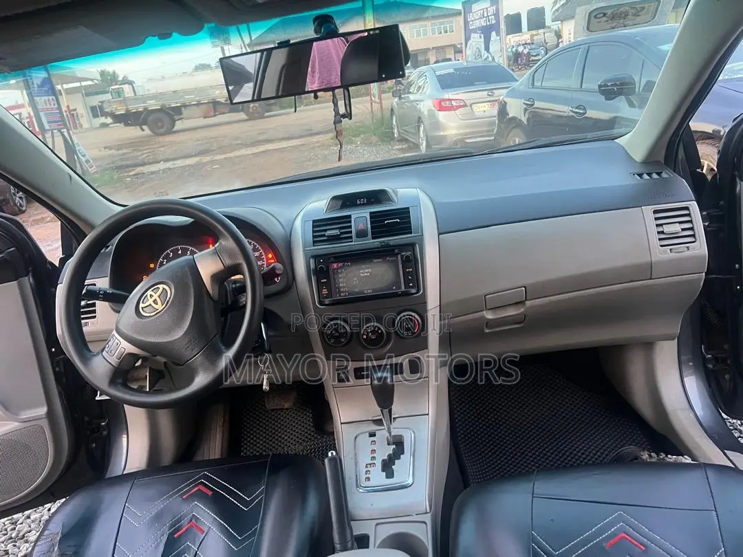 Toyota Corolla LE 4dr Sedan (1.8L 4cyl 4A) 2013 Gray