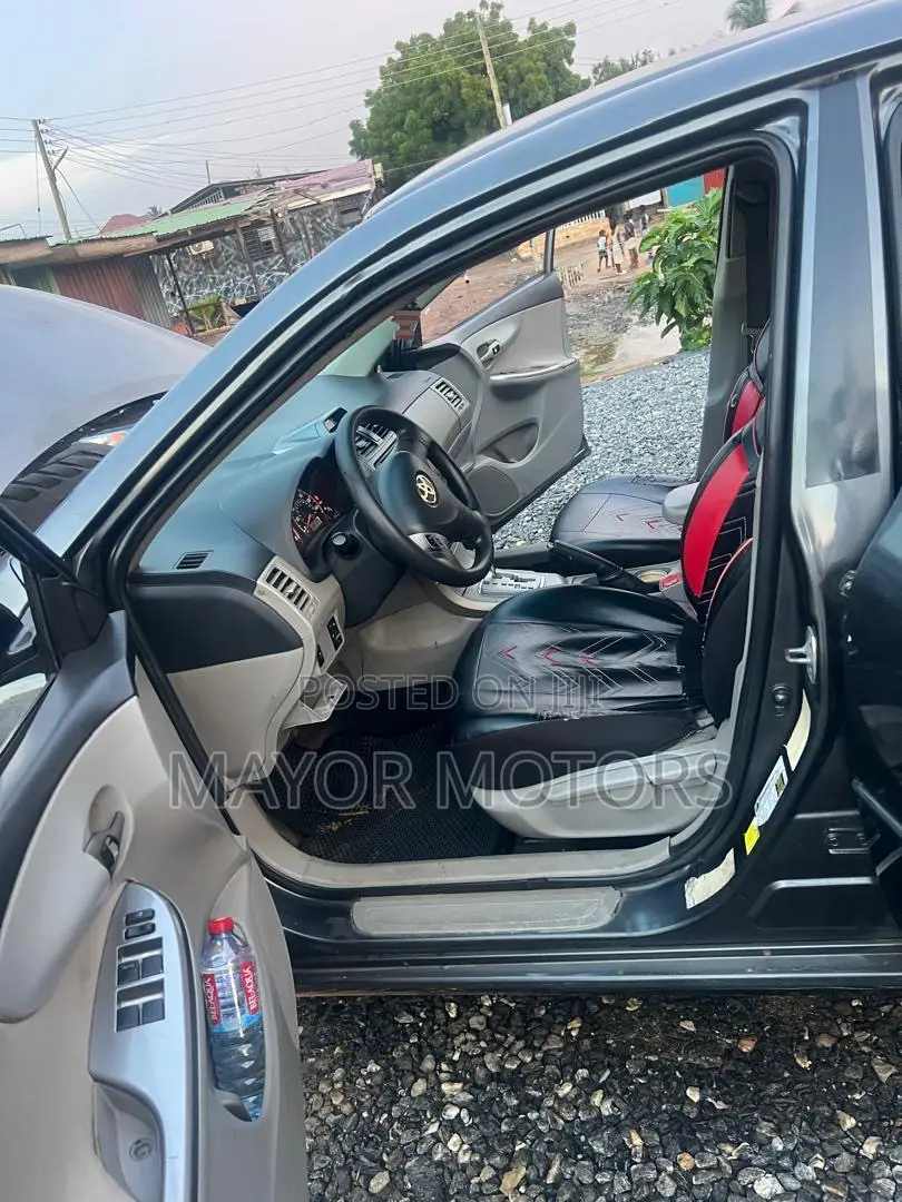 Toyota Corolla LE 4dr Sedan (1.8L 4cyl 4A) 2013 Gray