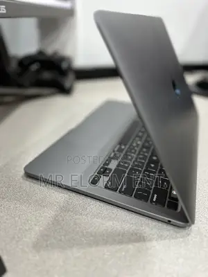 Laptop Apple MacBook Pro 2022 M2 8GB Apple M2 SSD 256GB