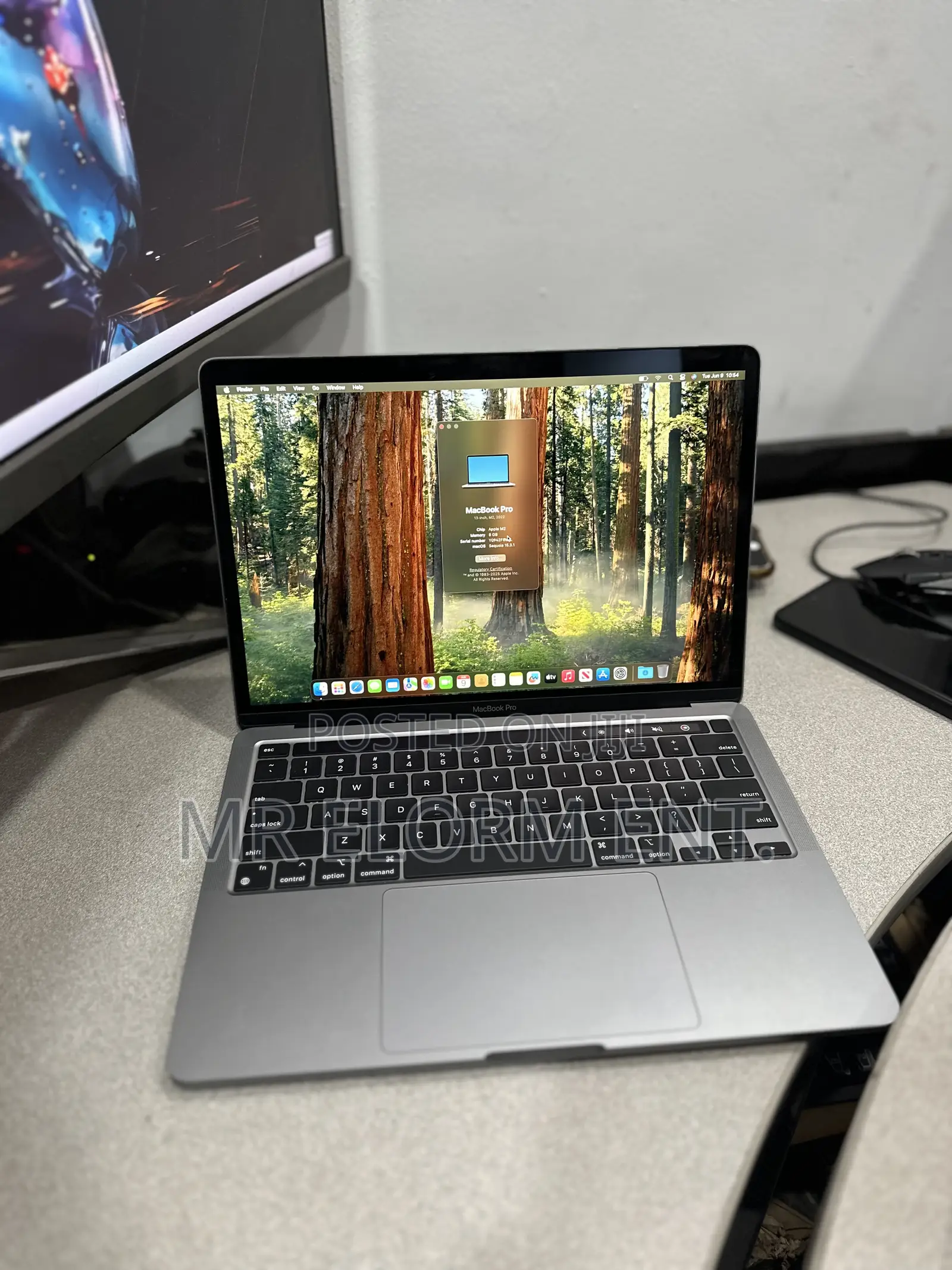 Laptop Apple MacBook Pro 2022 M2 8GB Apple M2 SSD 256GB
