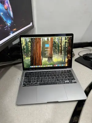 Laptop Apple MacBook Pro 2022 M2 8GB Apple M2 SSD 256GB