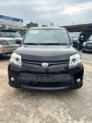 Toyota Sienta 1.5 FWD 2014