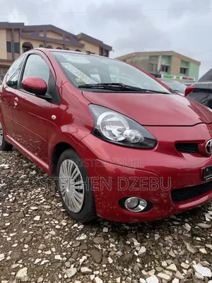Toyota Aygo 1.0 5-Door 2010 Red