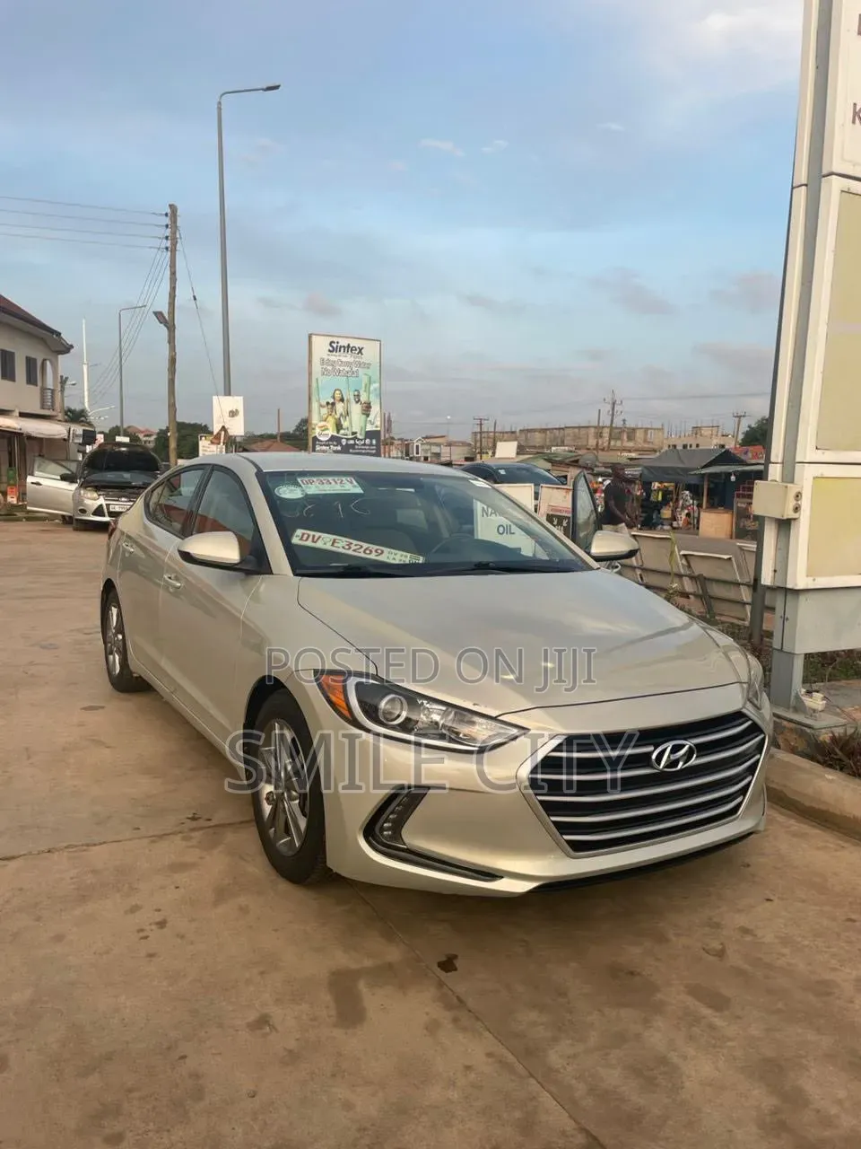 Hyundai Elantra 2017 Gold